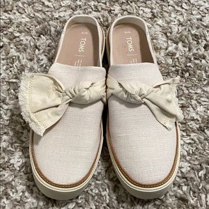 Toms women’s slides size 10